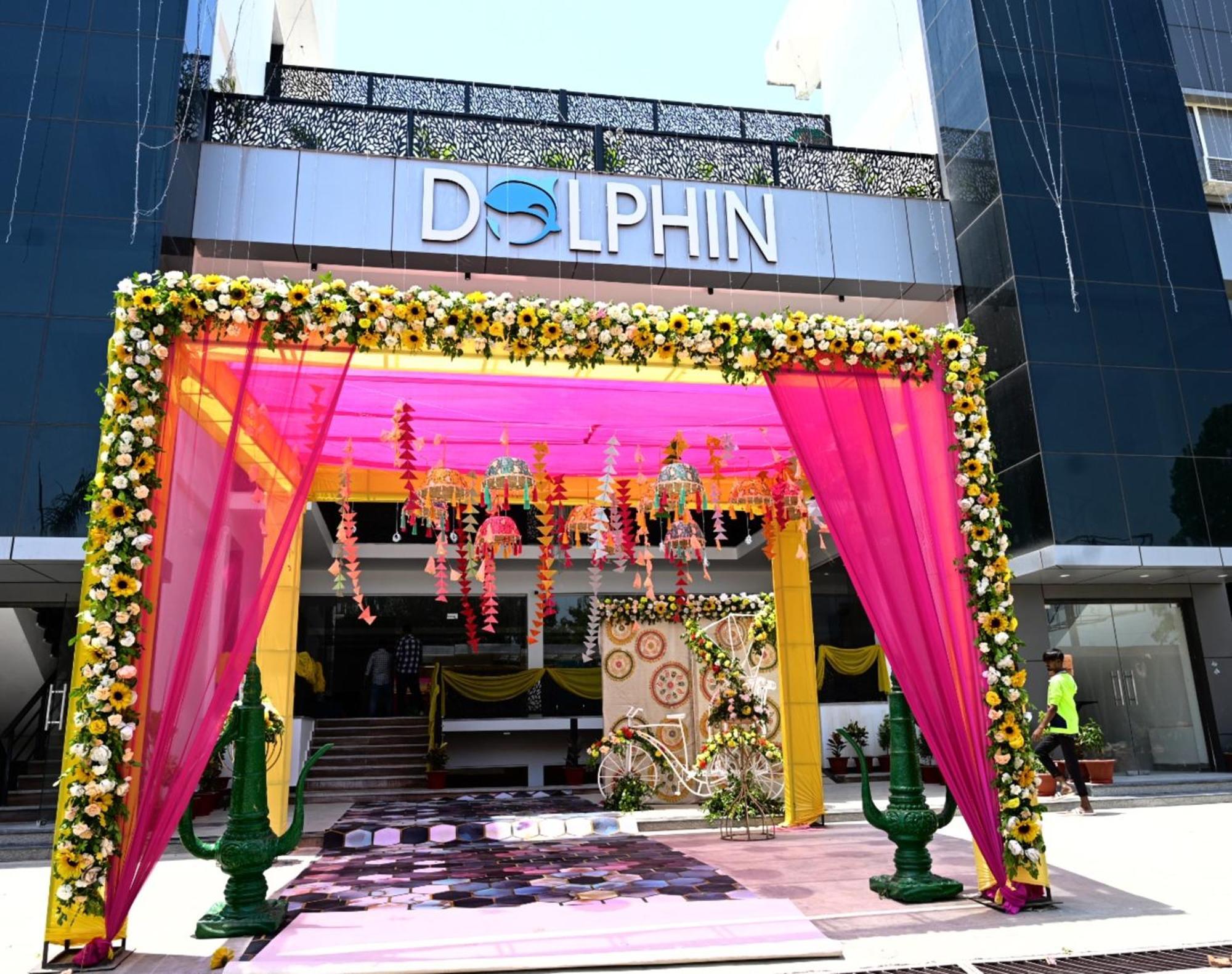 Dolphin Club Hotel Chinhat Exterior photo